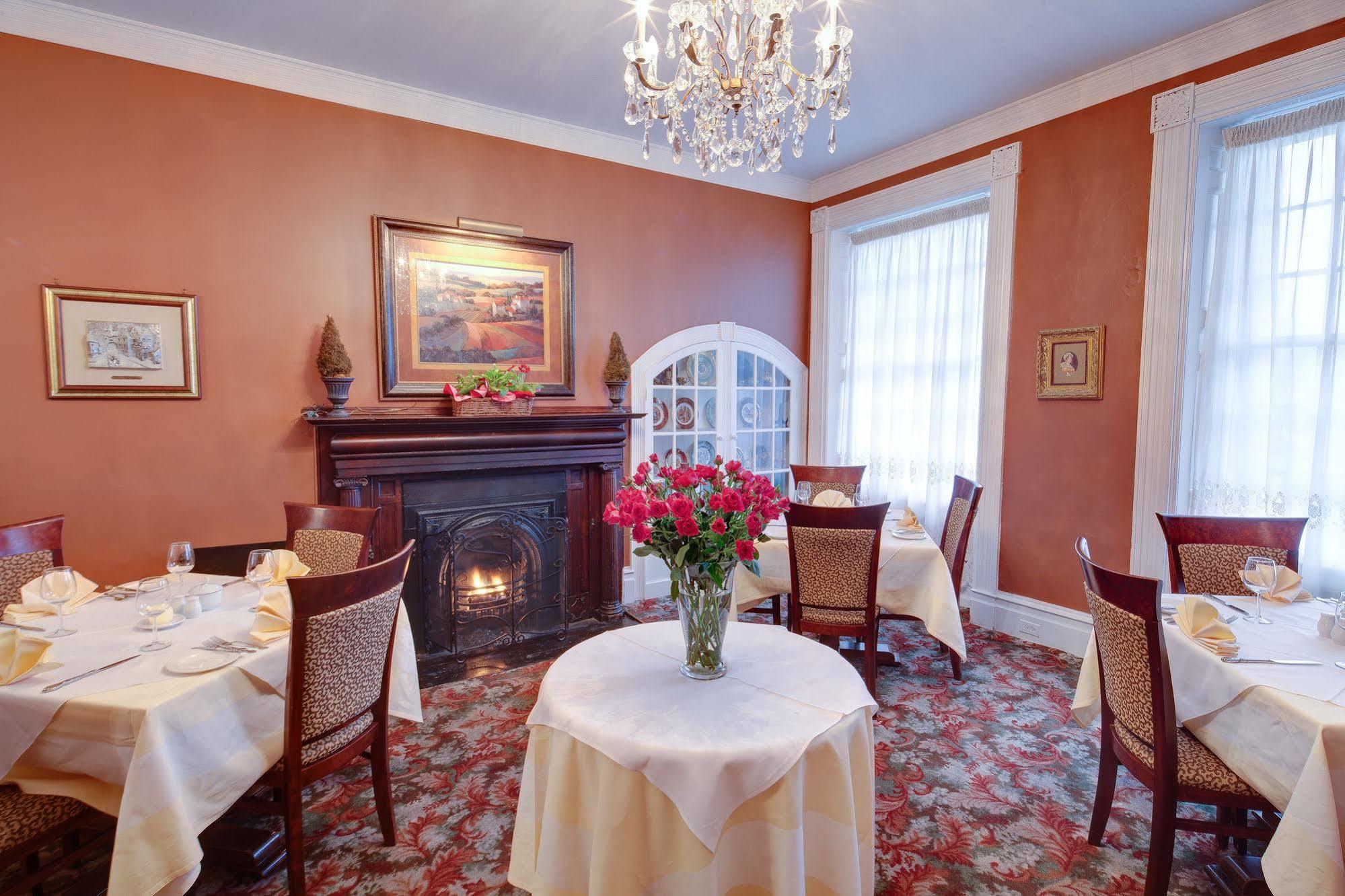 The Woodlawn Inn Cobourg Eksteriør bilde