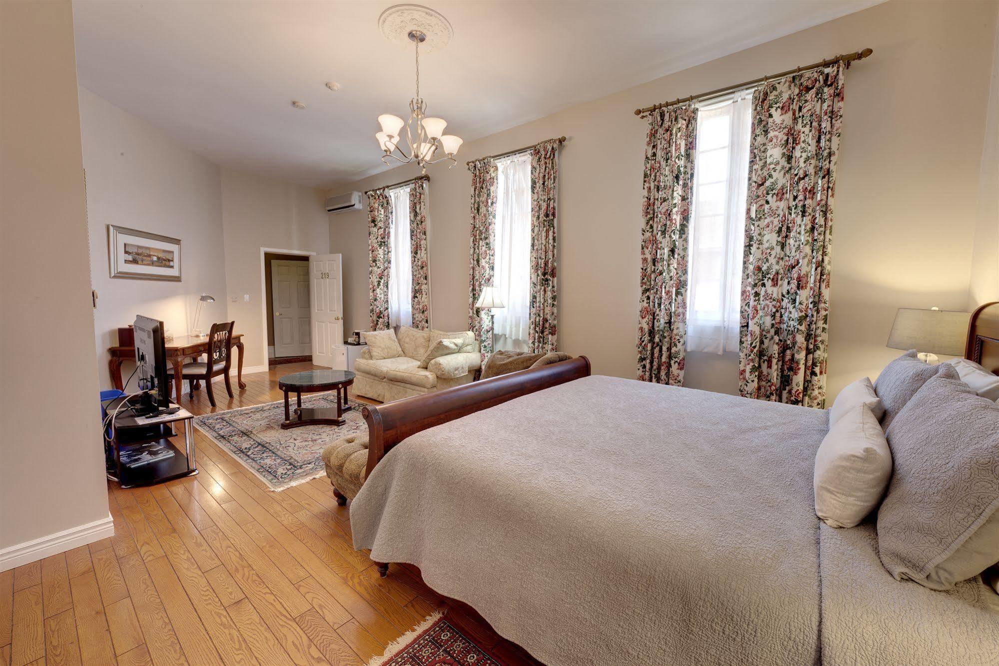 The Woodlawn Inn Cobourg Eksteriør bilde