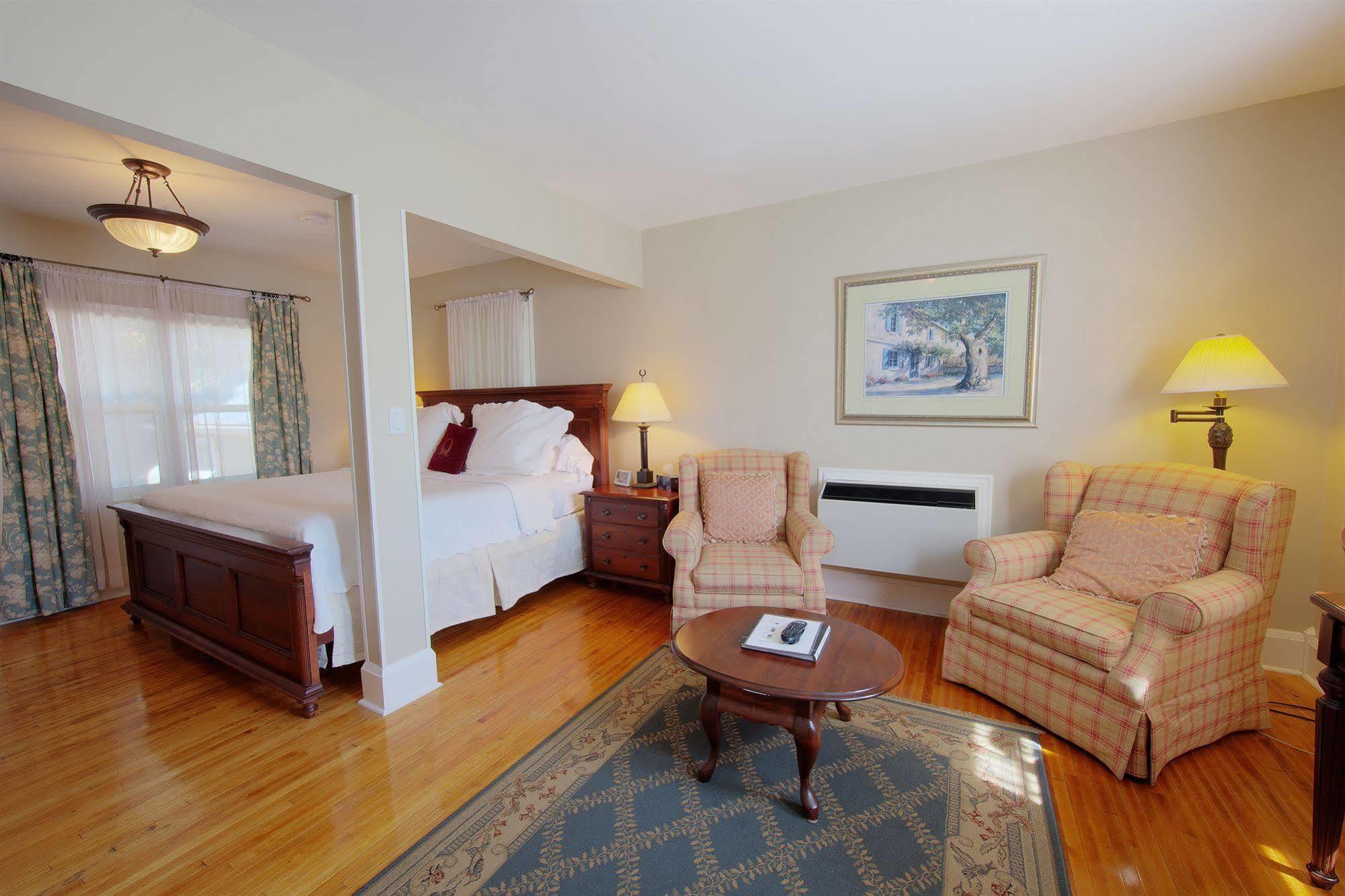 The Woodlawn Inn Cobourg Eksteriør bilde
