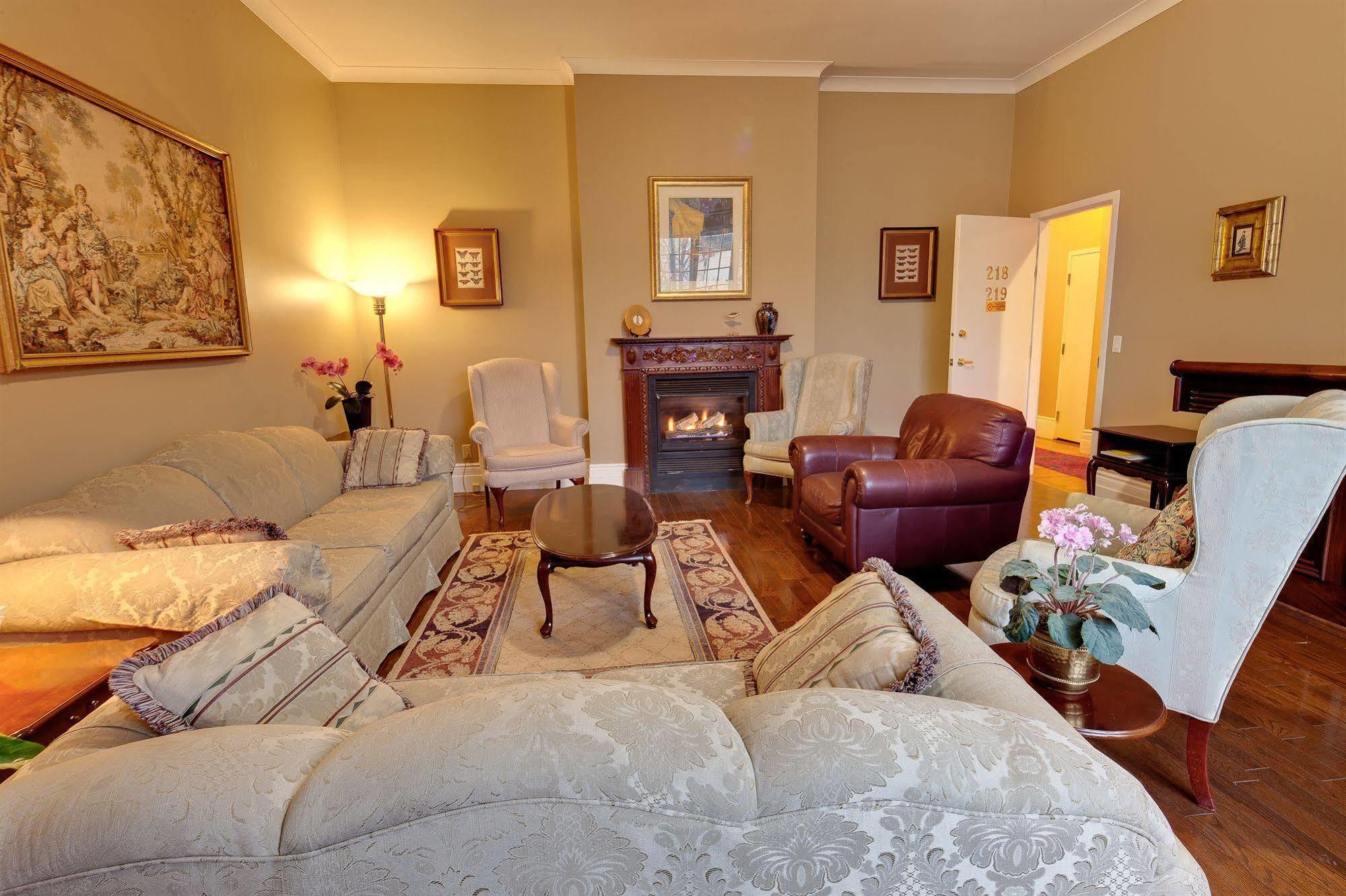 The Woodlawn Inn Cobourg Eksteriør bilde