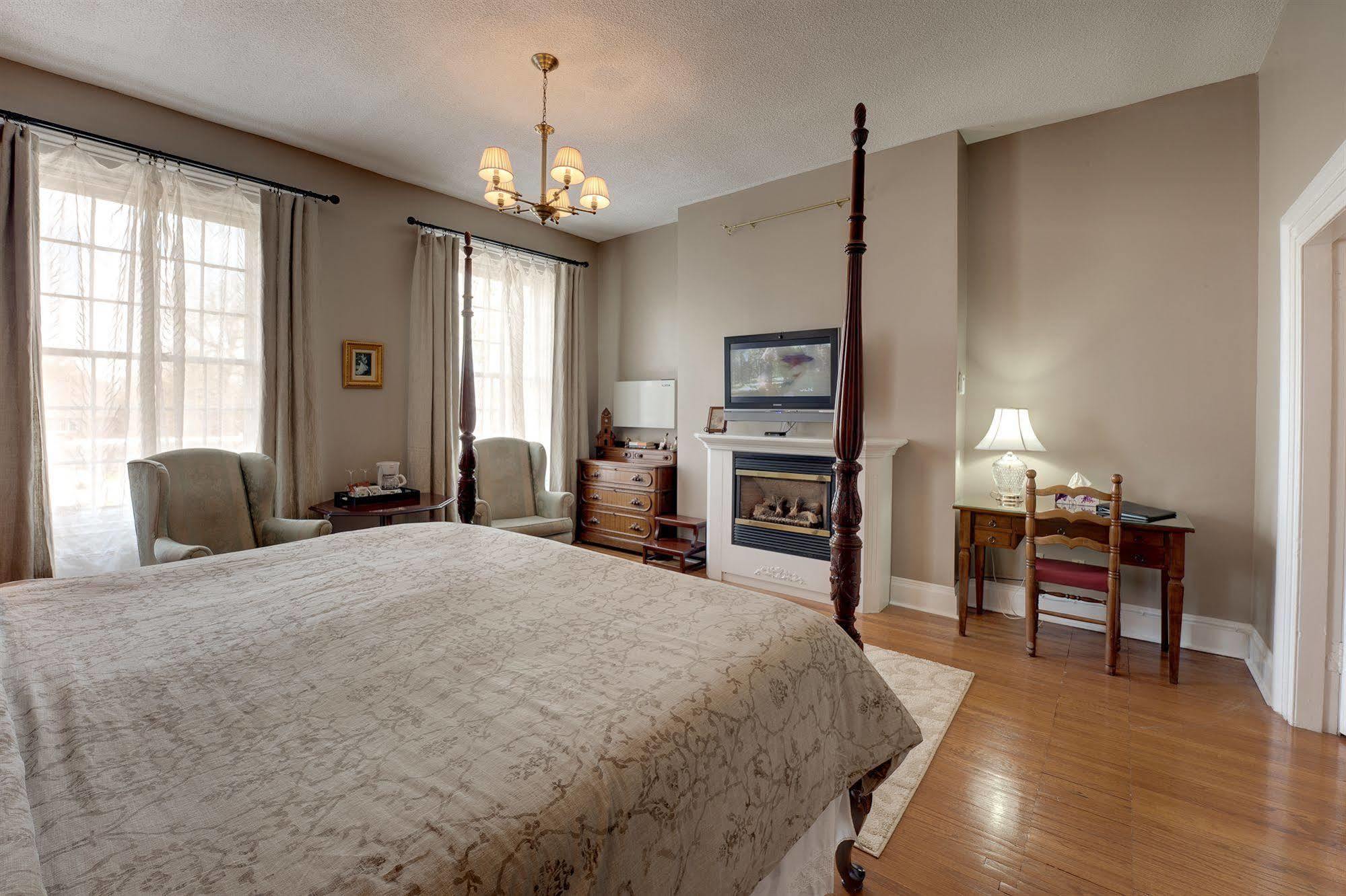 The Woodlawn Inn Cobourg Eksteriør bilde